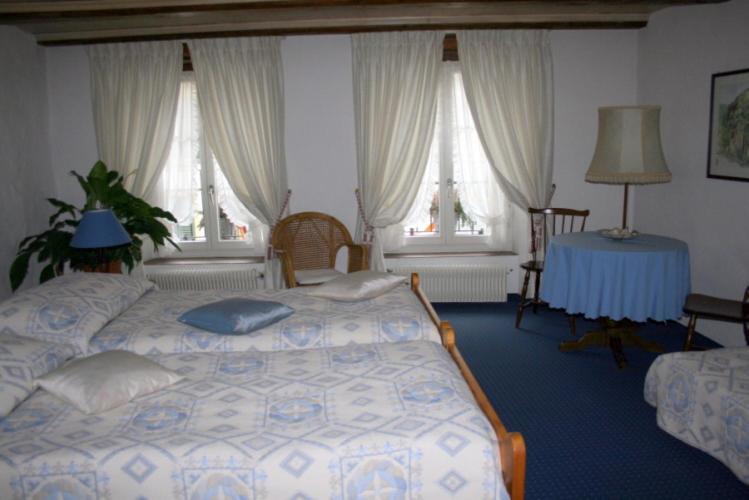 Hotel Zum Alten Schweizer Twann Værelse billede